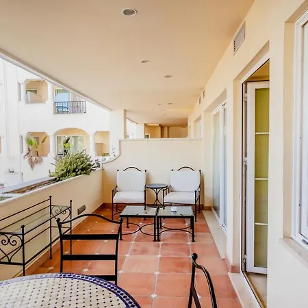 Guadalpin Apartment *